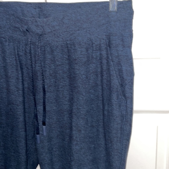 Lululemon Ready to Rulu High-Rise Cropped Jogger Sz 14 Heathered True Navy/Black - Picture 3 of 5